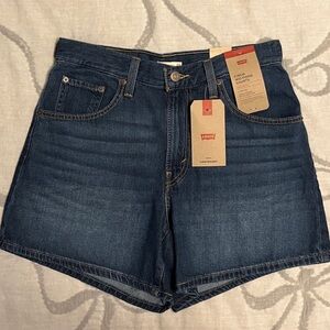 NWT Levi’s Cinch Mid-Thigh Shorts